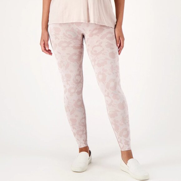 AnyBody Jacquard Smoothing Leggings. 15636 - Picture 1 of 2